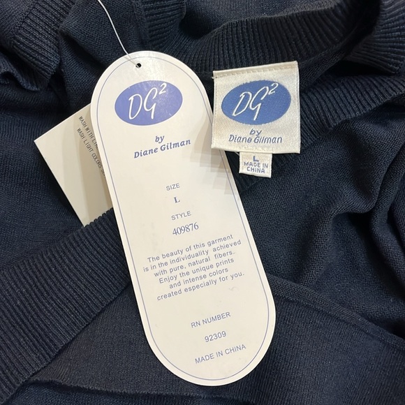 DG2 V-neck classic sweater NWT - Picture 7 of 8